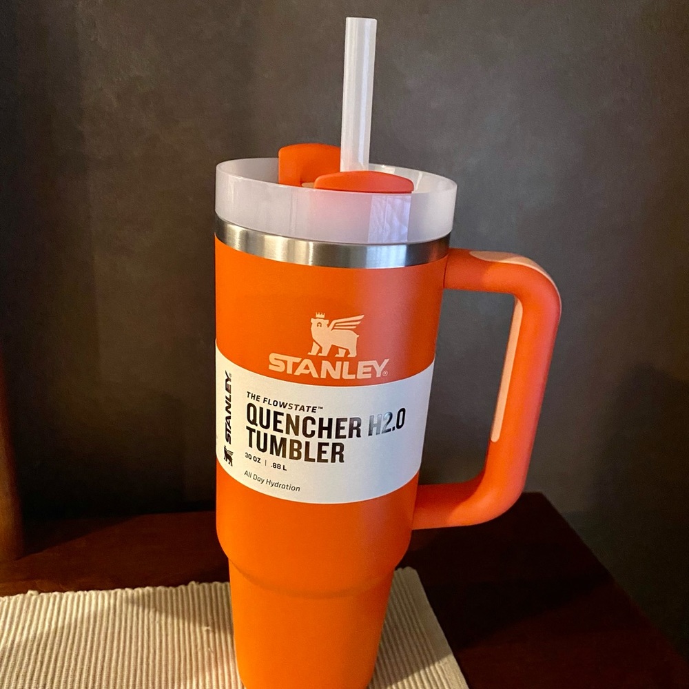 NWT Stanley Quencher H2.0 FlowState Tumbler 30oz, Tigerlily